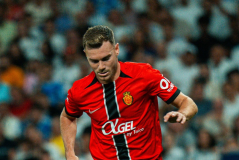 皇家马德里西甲联赛连败：德比战惨败巴塞罗那，双重挑战待解