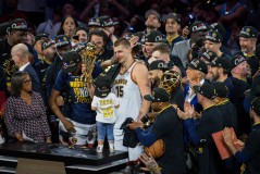 伦纳德加盟雄鹿联手字母哥！杜兰特怒斥作弊，NBA震撼交易方案